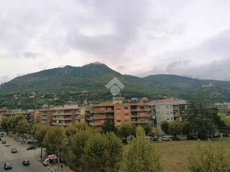 5 locali in vendita