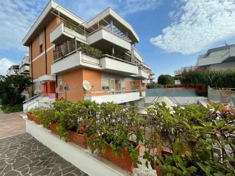 Villa a schiera in Viale EUROPA 208, Terracina, 5 locali, 3 bagni