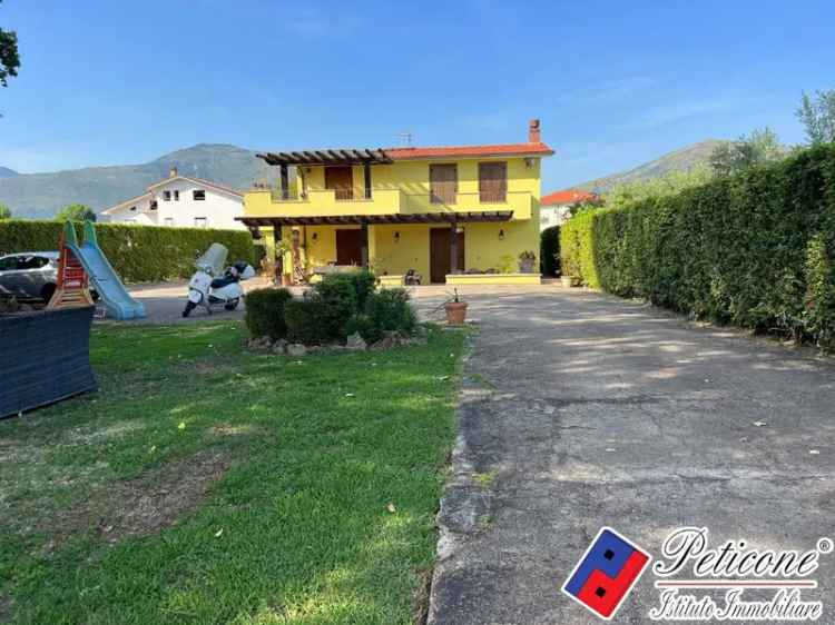 Villa in Via Lagurio, Fondi, 5 locali, 2 bagni, giardino privato