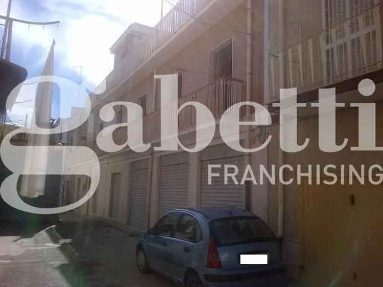 Casa Indipendente in Via Prati, 7, Canosa di Puglia (BT)