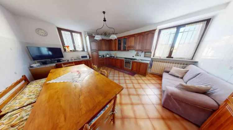 Villa in Via bellini, Tradate, 5 locali, 3 bagni, giardino privato