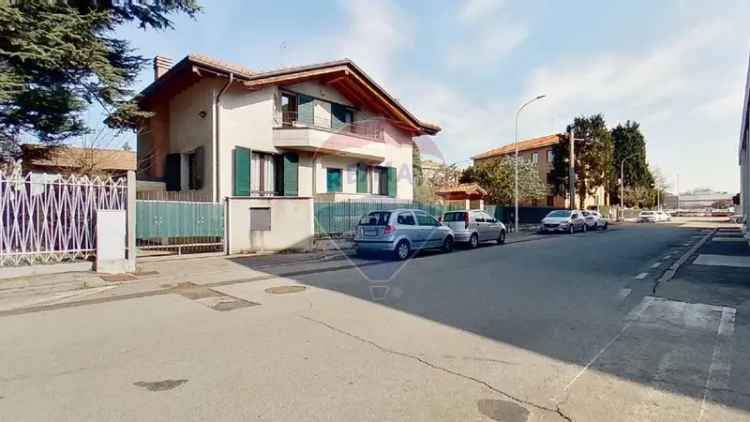 Villa 4 Locali Busto Arsizio Giardino Box