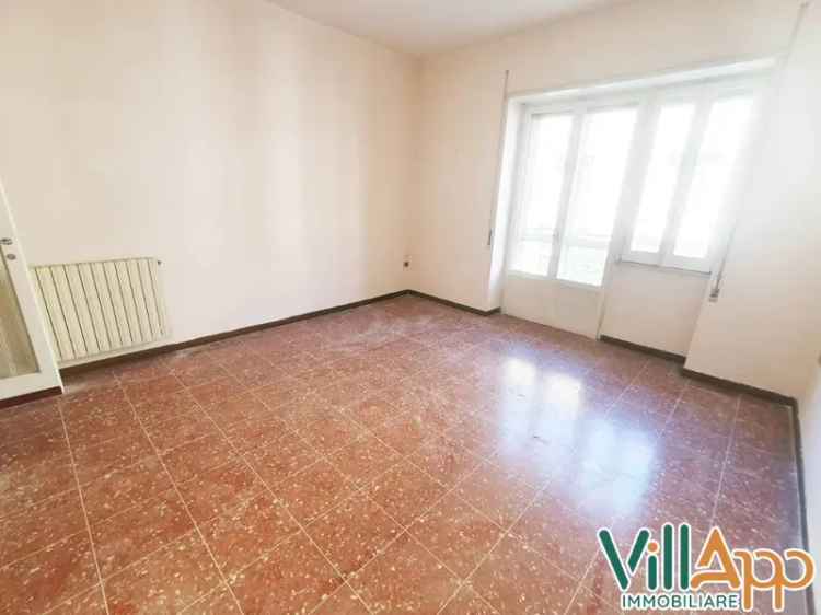 Appartamento in Via Roma, Fondi, 6 locali, 1 bagno, 100 m², 1° piano