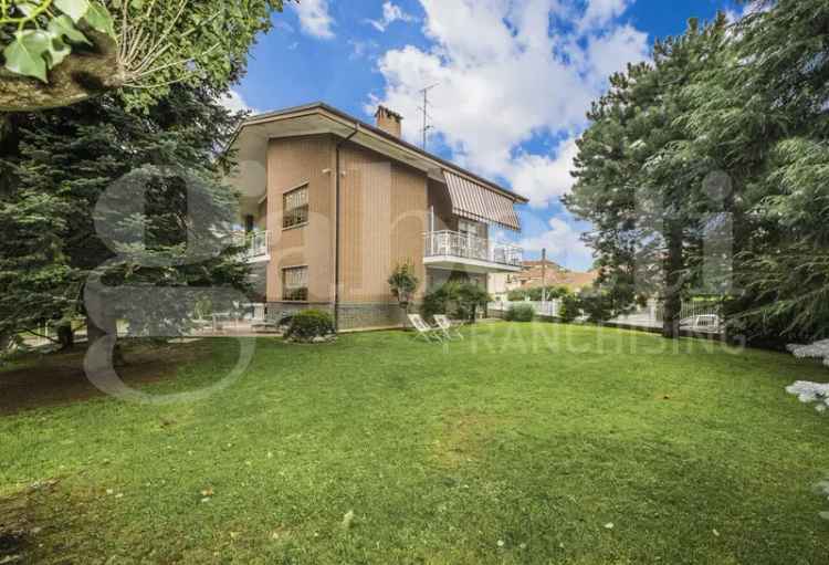 Villa bifamiliare in Via Cavour, 25, Rivoli (TO)