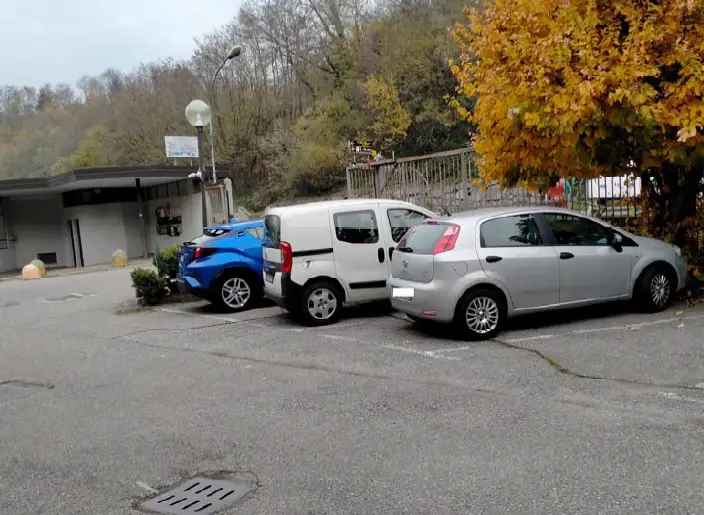 UFFICIO AL PRIMO PIANO CON PARCHEGGIO