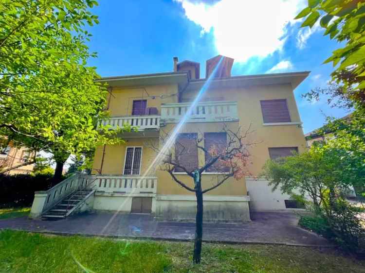 Villa singola in Via Antonio Canova, Asti, 19 locali, 3 bagni, con box