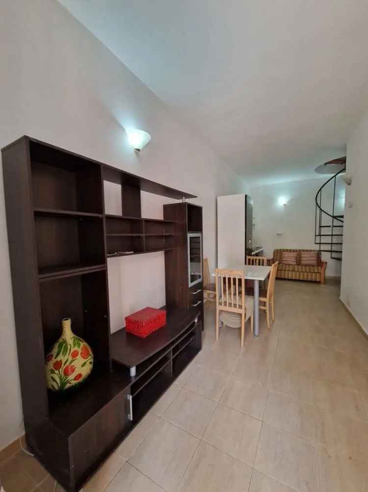 Casa Indipendente in Largo De Laviano, 20, Brindisi (BR)