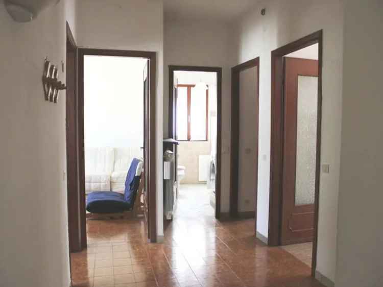 Appartamento in Pontremoli, Pontremoli, 6 locali, 1 bagno, 92 m²