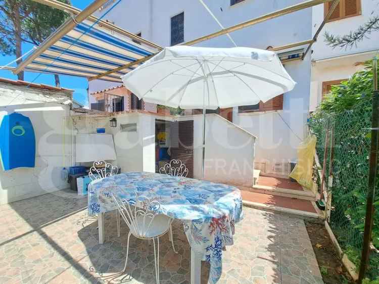 Villa a schiera in Via Agamennone, 82, Ardea (RM)