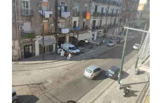 Affitto 1 camera appartamento di 65 m² in Naples