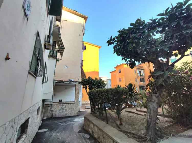 Appartamento in Via Terracina , Napoli (NA)