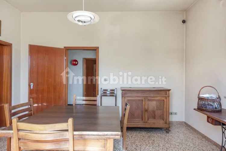 Villa unifamiliare, da ristrutturare, 198 m², Lugo