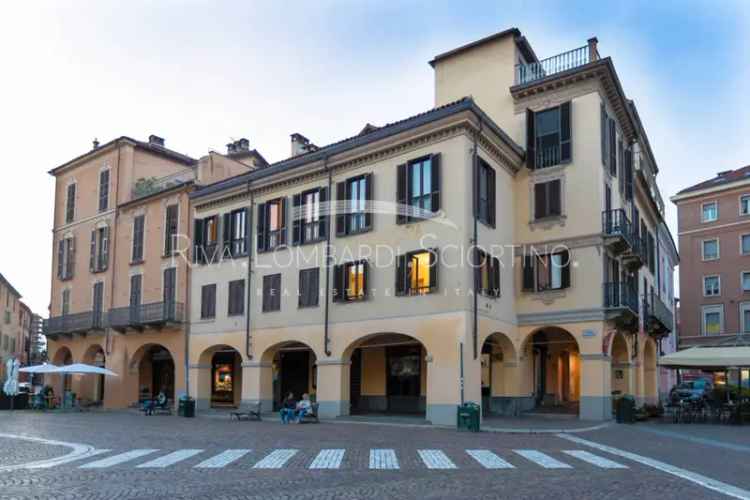 Attico piazza Statuto 15, Centro Storico, Asti