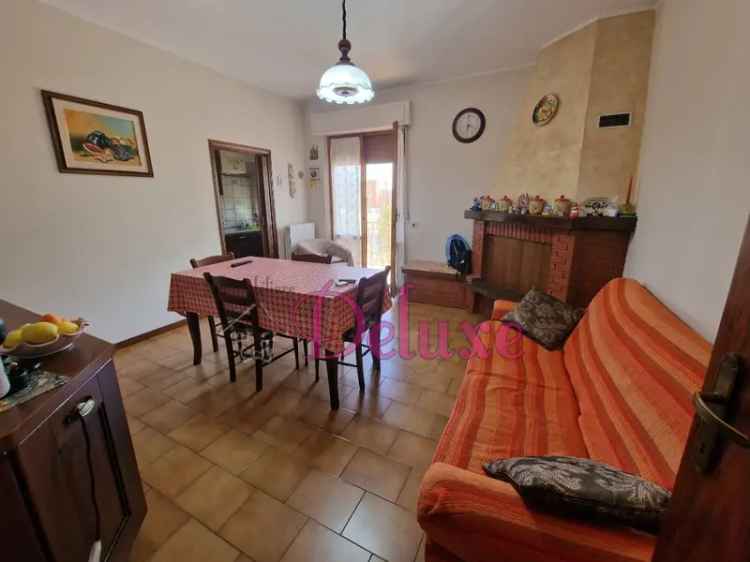 Appartamento in Contrada collevago, Treia, 6 locali, 1 bagno, 150 m²