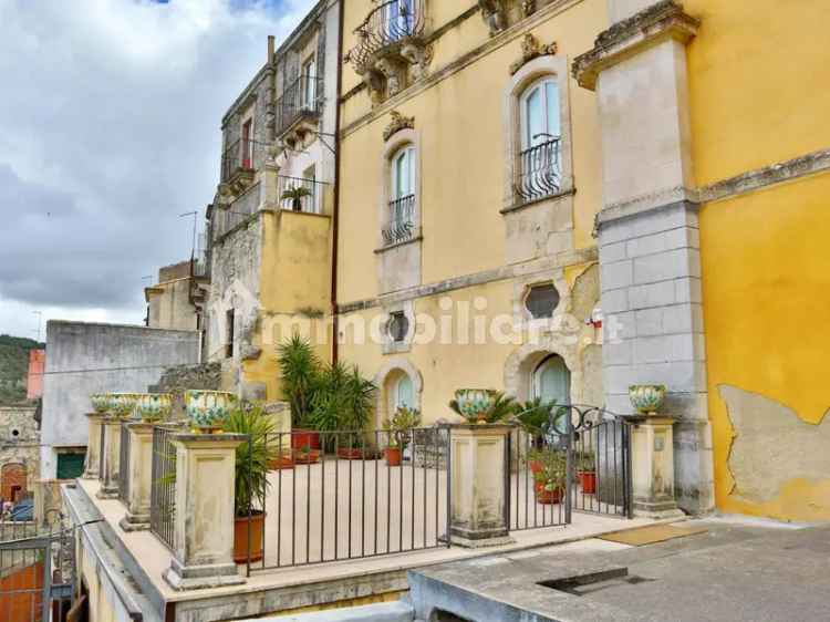 Quadrilocale via del Mercato 196, Ibla, Ragusa