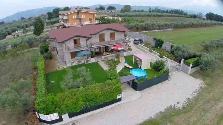 Villa in Via Canto', Cepagatti, 6 locali, 2 bagni, giardino privato