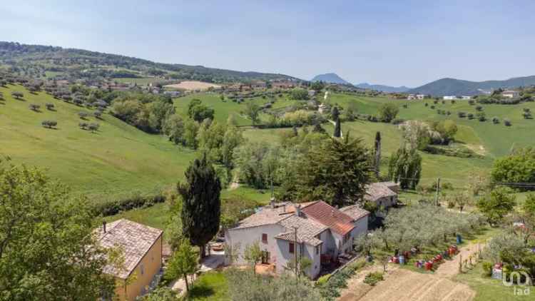 Vendita rustico 5 locali di 180 m² in Cingoli (62011) - 117666 - iad