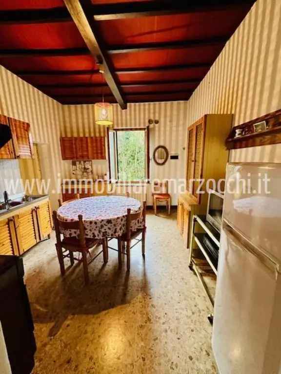 Appartamento in Strada Massetana 11, Siena, 5 locali, 1 bagno, 77 m²