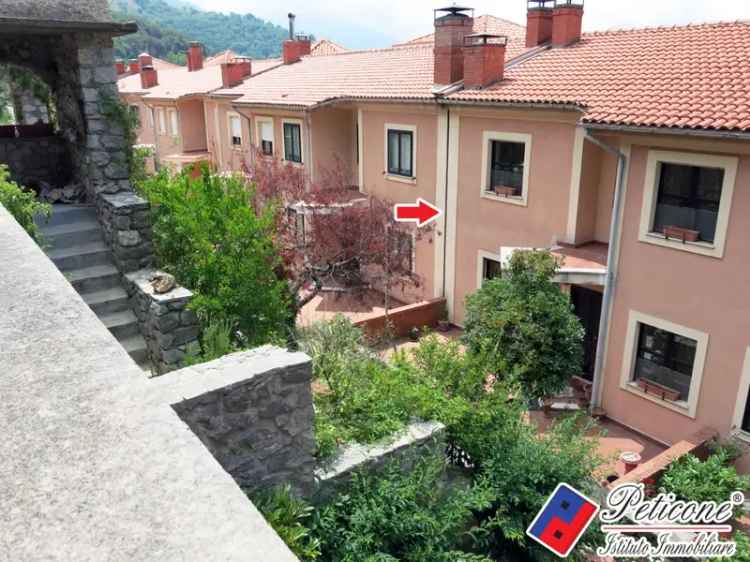 Villa in Via Novellara, Campodimele, 6 locali, 3 bagni, 210 m²