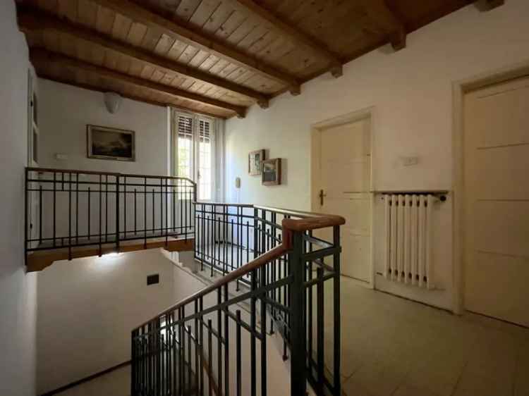 Casa affiancata in Viale Spazzoli, Forlì, 6 locali, 2 bagni, 230 m²