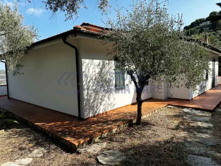 Villa singola in Via San'Agata, Imperia, 4 locali, 1 bagno, garage