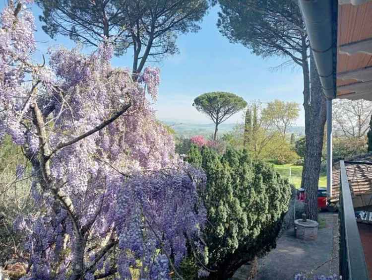 Villa in Via delle Torri, Chiusi, 12 locali, 3 bagni, giardino privato