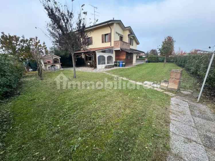 Villa bifamiliare, buono stato, 190 m², San Felice sul Panaro