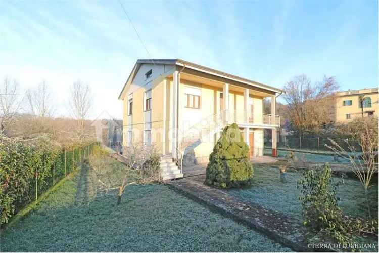 Villa unifamiliare mocrone, Villafranca in Lunigiana