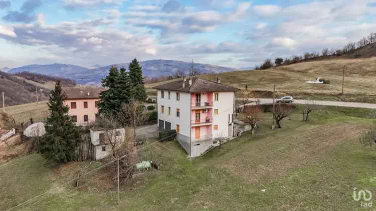 Vendita casa 12 locali di 225 m² in Neviano degli Arduini (43024) - 134799 - iad