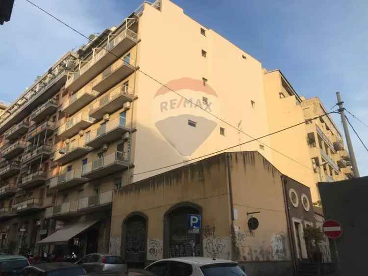 Appartamento in Via Renato Imbriani, Catania, 5 locali, 2 bagni