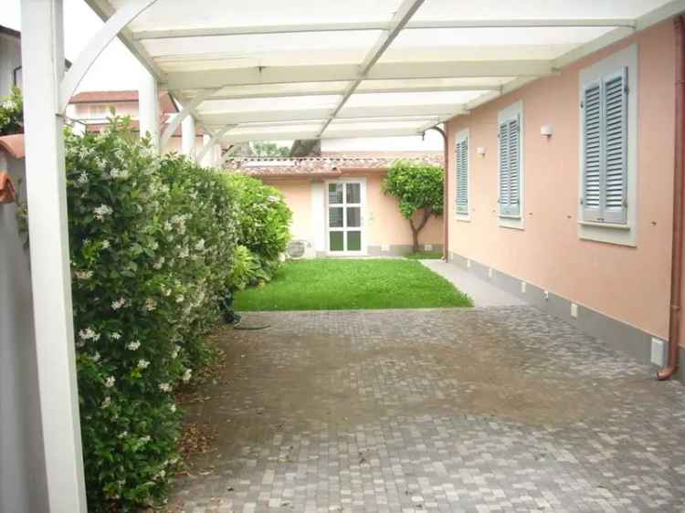 Villa in Via Francesco Carrara 233, Forte dei Marmi, 13 locali, 160 m²