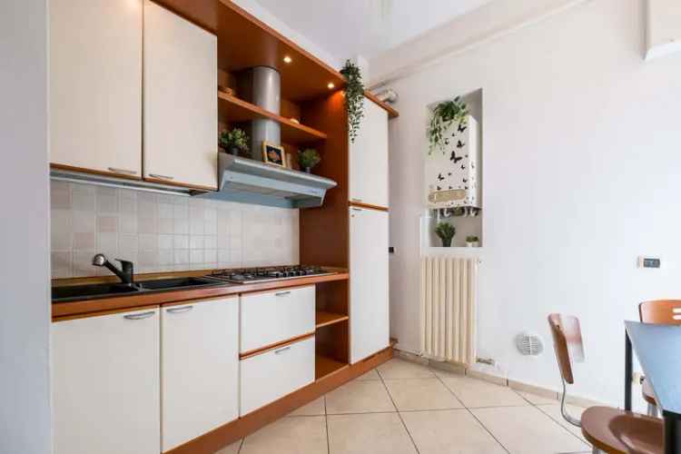 Viale Enrico Fornalini  46 - 3 Bedroom apartment