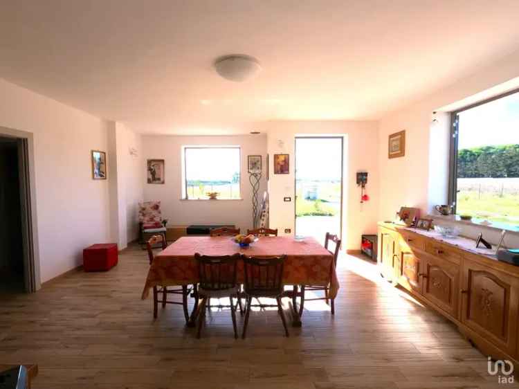 Vendita villa 7 locali di 125 m² in Poggiardo (73037) - 134202 - iad