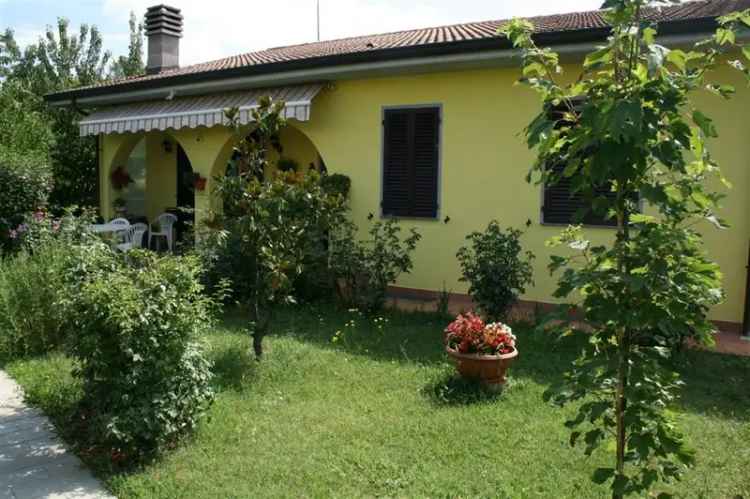 Villa in Strada viola, Tortona, 6 locali, 3 bagni, giardino privato