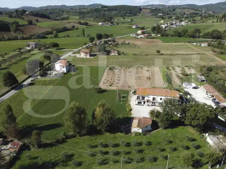 Casa Indipendente in Loreto, 0, Gubbio (PG)