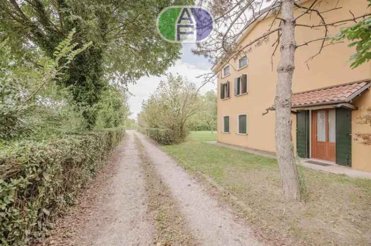 Appartamento bifamiliare in Via Bastie Interne 44, Mira, 8 locali