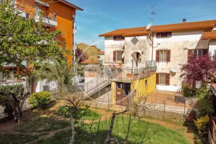 Villa a schiera in Via Castello Vecchio 6, Colleferro, 7 locali