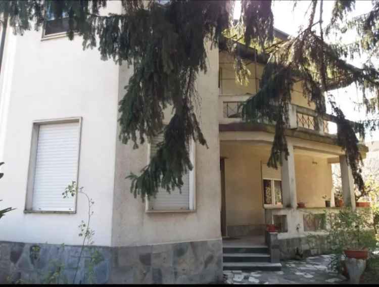 Villa in Via Bellisomi, Sale, 8 locali, 4 bagni, con box, 370 m²