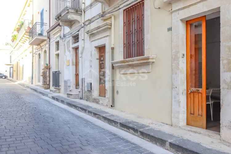 Terratetto unifamiliare piazza risorgimento, Centro, Noto