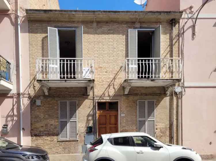 Casa Indipendente in Via Carducci, 65, San Benedetto del Tronto (AP)