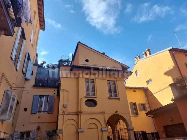 Attico strada Maggiore, Santo Stefano, Bologna