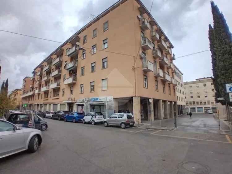 Appartamento in Via Trento, Cosenza, 5 locali, 2 bagni, arredato