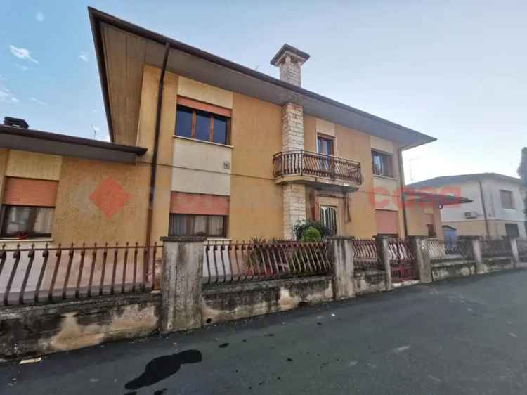 Appartamento in Via Colombara 10, Casaleone, 6 locali, 2 bagni, 180 m²