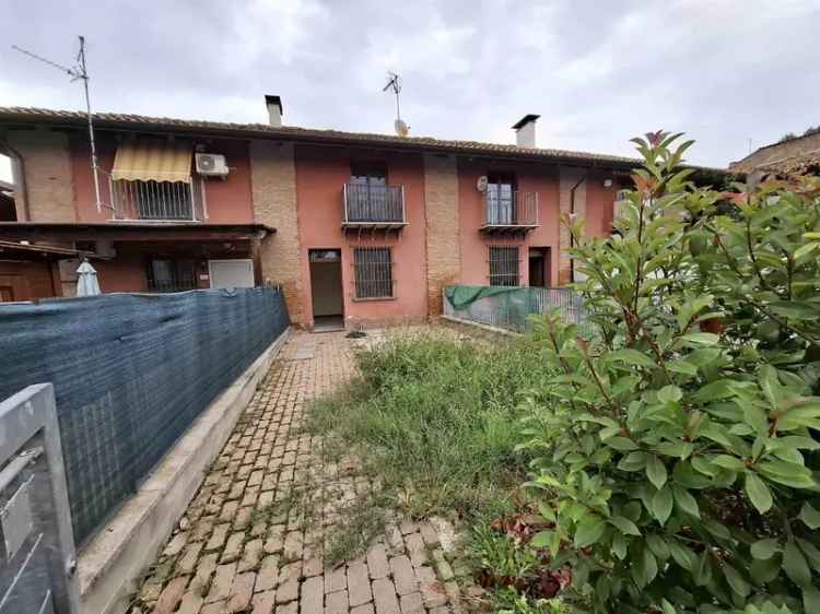 Villa a schiera in Strada della Rovinaglia, Piacenza, 3 locali, 96 m²