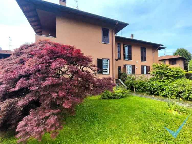 Villa in Via Gobetti, Lentate sul Seveso, 5 locali, 2 bagni, con box