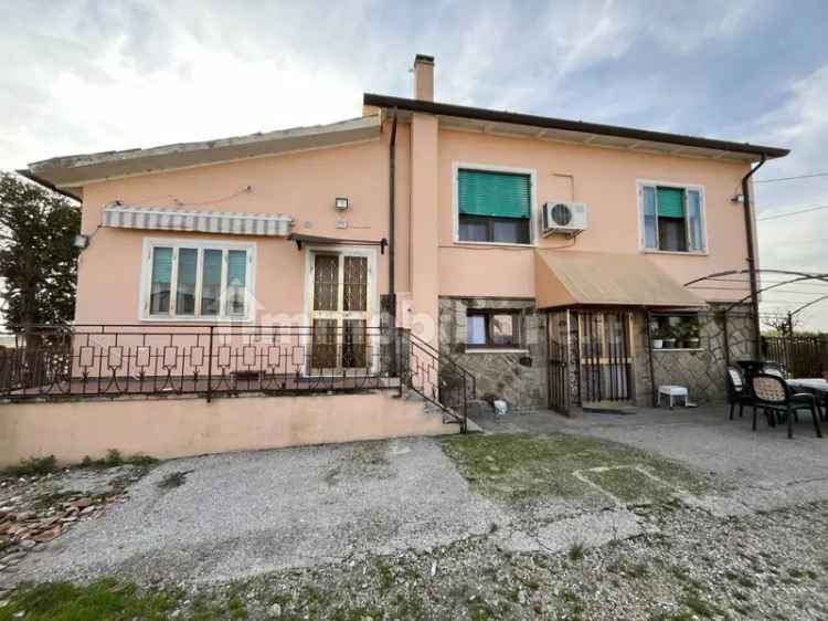 Villa unifamiliare Località Montefalche, Adria