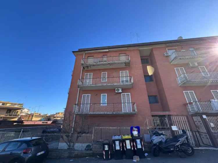 Appartamento in Via Torchiarolo, Roma, 2 bagni, 130 m², 2° piano