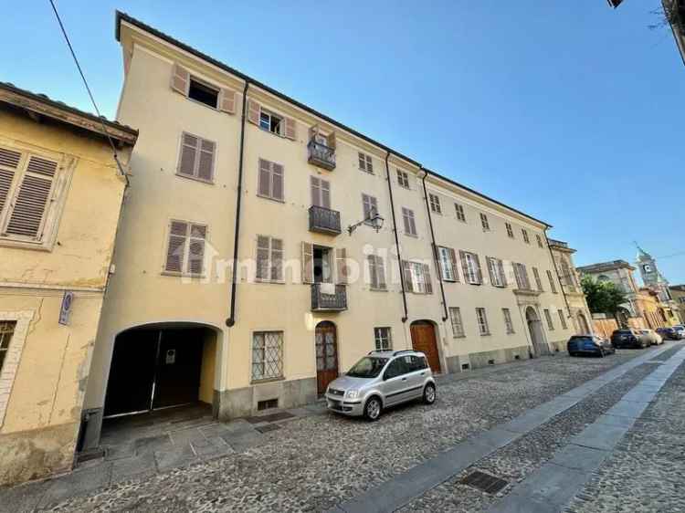 Appartamento via Amedeo Avogadro di Quaregna 26, Centro Storico, Biella