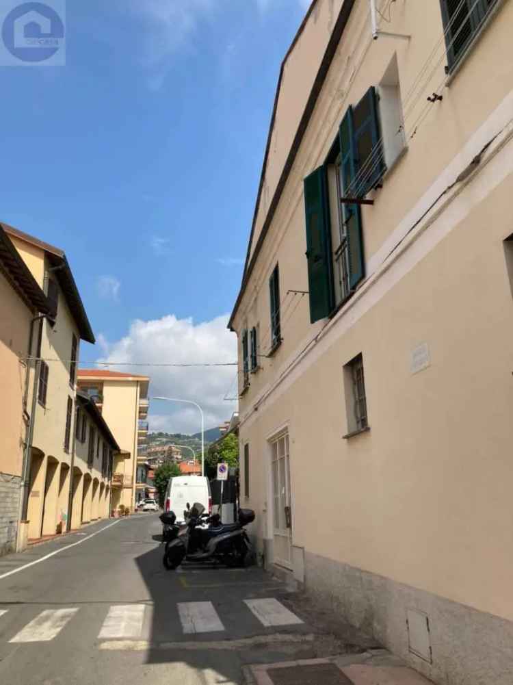 Bilocale corso villaregia 14, Riva Ligure