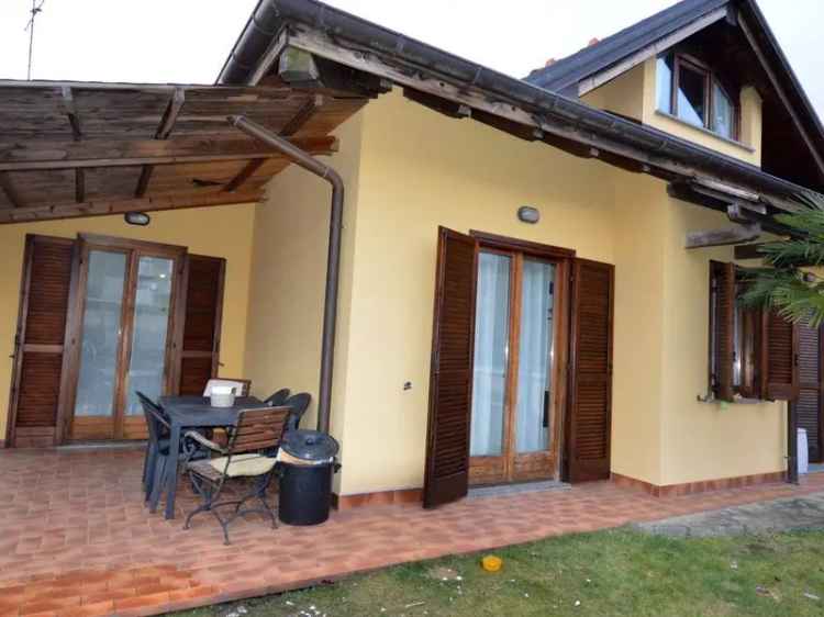 Villa in Via Amendola, Omegna, 5 locali, 3 bagni, giardino privato